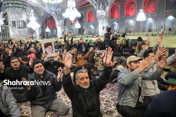 گزارش تصویری | حضور باشکوه مردم در مراسم عزاداری شهادت قائد امت در حرم امام‌رضا(ع)