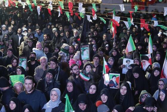 مشهد، یکپارچه افتخار | قاب‌های ماندگار مخاطبان شهرآرانیوز از خروش شبانه مردم در مشهد (۱۲ اسفند ۱۴۰۴)