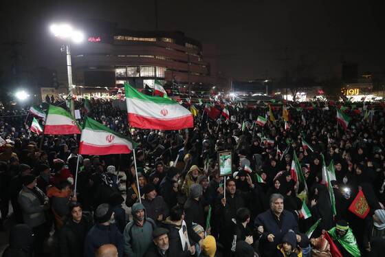 مشهد، یکپارچه افتخار | قاب‌های ماندگار مخاطبان شهرآرانیوز از خروش شبانه مردم در مشهد (۱۲ اسفند ۱۴۰۴)