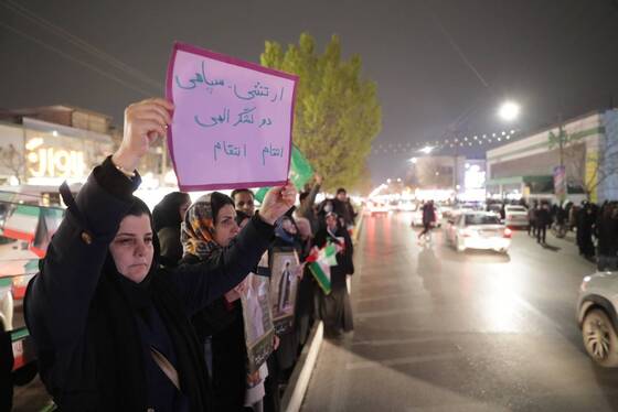 مشهد، یکپارچه افتخار | قاب‌های ماندگار مخاطبان شهرآرانیوز از خروش شبانه مردم در مشهد (۱۲ اسفند ۱۴۰۴)