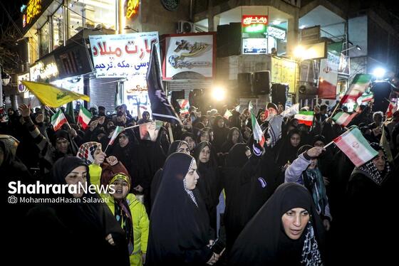 گزارش تصویری | حضور پرشور مردم مشهد در اجتماع خودجوش خونخواهی امام شهید امت ۱