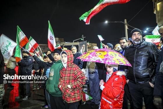 گزارش تصویری | حضور پرشور مردم مشهد در اجتماع خودجوش خونخواهی امام شهید امت ۱