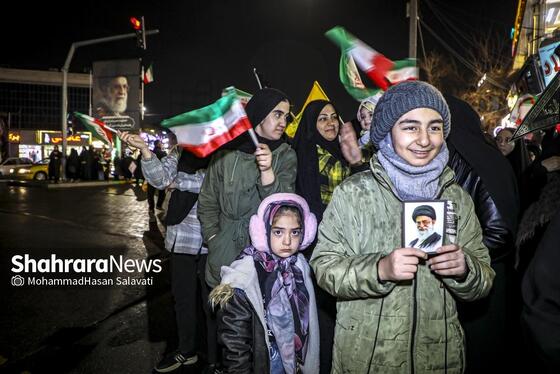 گزارش تصویری | حضور پرشور مردم مشهد در اجتماع خودجوش خونخواهی امام شهید امت ۱