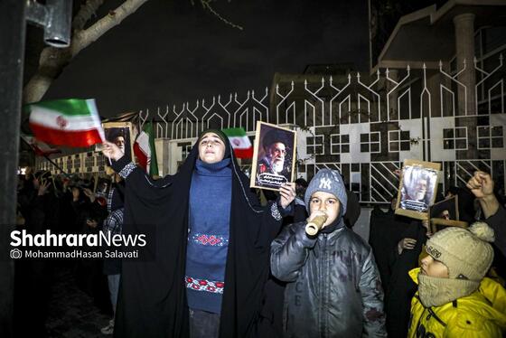 گزارش تصویری | حضور پرشور مردم مشهد در اجتماع خودجوش خونخواهی امام شهید امت ۱