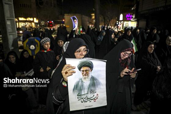 گزارش تصویری | حضور پرشور مردم مشهد در اجتماع خودجوش خونخواهی امام شهید امت ۱