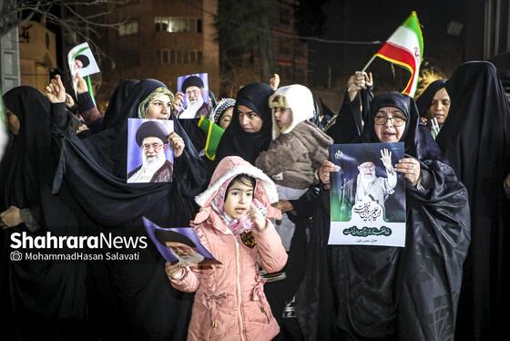 گزارش تصویری | حضور پرشور مردم مشهد در اجتماع خودجوش خونخواهی امام شهید امت ۱