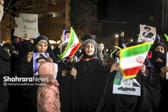 گزارش تصویری | حضور پرشور مردم مشهد در اجتماع خودجوش خونخواهی امام شهید امت ۱