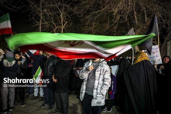 گزارش تصویری | حضور پرشور مردم مشهد در اجتماع خودجوش خونخواهی امام شهید امت ۱