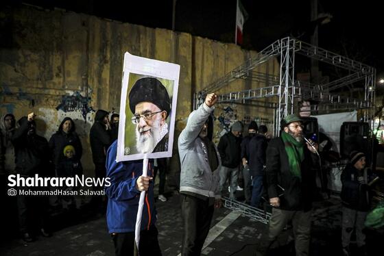 گزارش تصویری | حضور پرشور مردم مشهد در اجتماع خودجوش خونخواهی امام شهید امت ۱