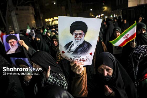 گزارش تصویری | حضور پرشور مردم مشهد در اجتماع خودجوش خونخواهی امام شهید امت ۱