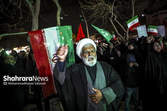 گزارش تصویری | حضور پرشور مردم مشهد در اجتماع خودجوش خونخواهی امام شهید امت ۱