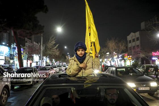 گزارش تصویری | حضور پرشور مردم مشهد در اجتماع خودجوش خونخواهی امام شهید امت ۱