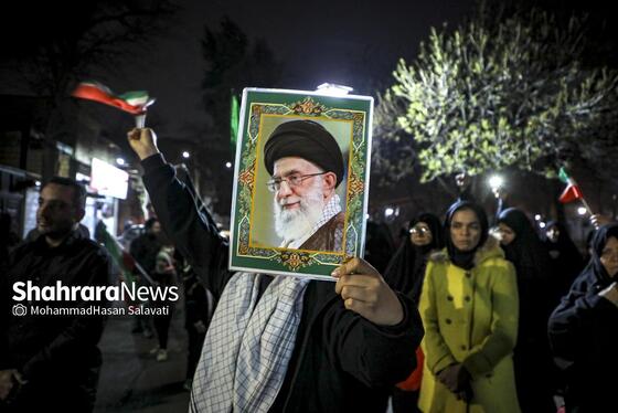 گزارش تصویری | حضور پرشور مردم مشهد در اجتماع خودجوش خونخواهی امام شهید امت ۱