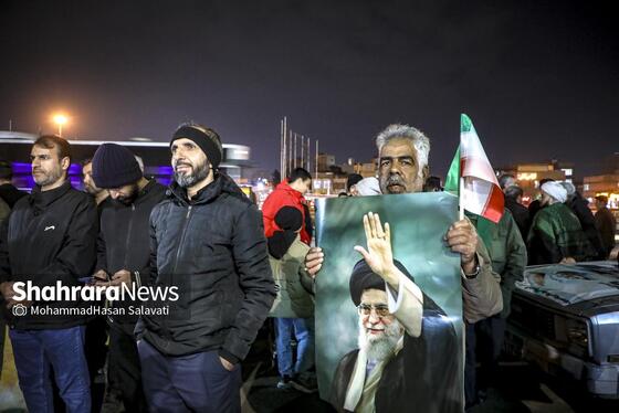 گزارش تصویری | حضور پرشور مردم مشهد در اجتماع خودجوش خونخواهی امام شهید امت ۱