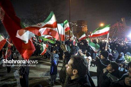 گزارش تصویری | حضور پرشور مردم مشهد در اجتماع خودجوش خونخواهی امام شهید امت ۱