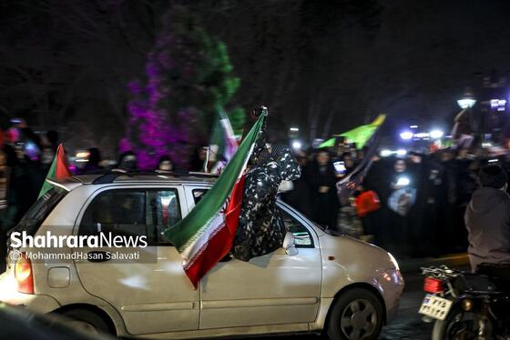 گزارش تصویری | حضور پرشور مردم مشهد در اجتماع خودجوش خونخواهی امام شهید امت ۱