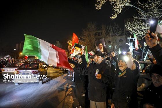 گزارش تصویری | حضور پرشور مردم مشهد در اجتماع خودجوش خونخواهی امام شهید امت ۱