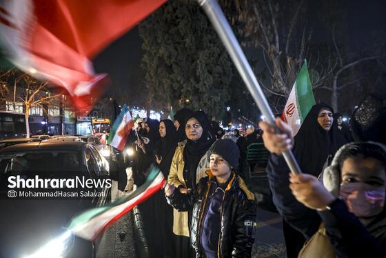 گزارش تصویری | حضور پرشور مردم مشهد در اجتماع خودجوش خونخواهی امام شهید امت ۱