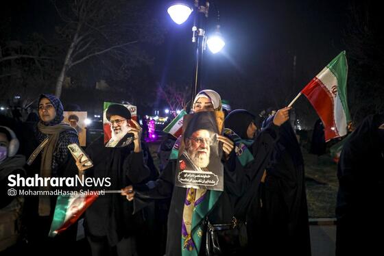گزارش تصویری | حضور پرشور مردم مشهد در اجتماع خودجوش خونخواهی امام شهید امت ۱