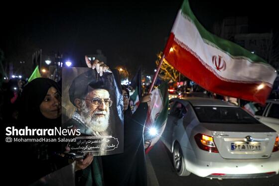 گزارش تصویری | حضور پرشور مردم مشهد در اجتماع خودجوش خونخواهی امام شهید امت ۱