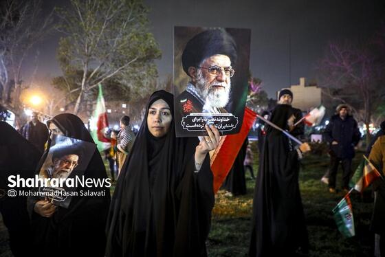 گزارش تصویری | حضور پرشور مردم مشهد در اجتماع خودجوش خونخواهی امام شهید امت ۱