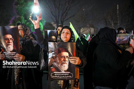 گزارش تصویری | حضور پرشور مردم مشهد در اجتماع خودجوش خونخواهی امام شهید امت ۱