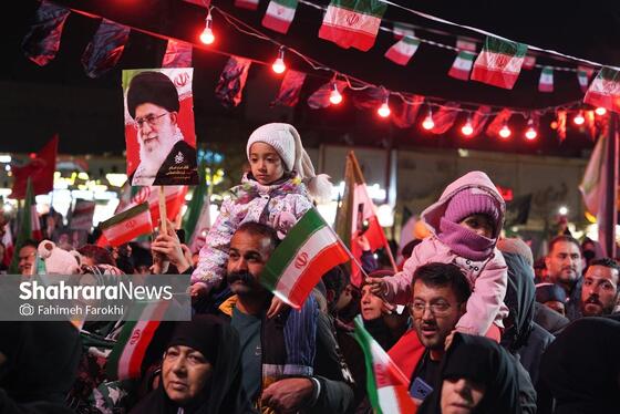 گزارش تصویری | حضور پرشور مردم مشهد در اجتماع خودجوش خونخواهی امام شهید امت ۳