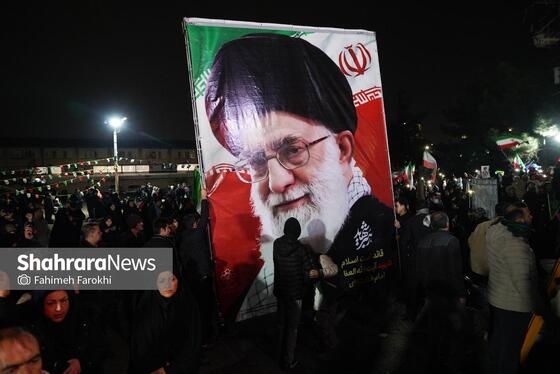 گزارش تصویری | حضور پرشور مردم مشهد در اجتماع خودجوش خونخواهی امام شهید امت ۳