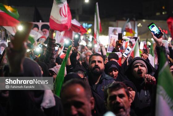 گزارش تصویری | حضور پرشور مردم مشهد در اجتماع خودجوش خونخواهی امام شهید امت ۳