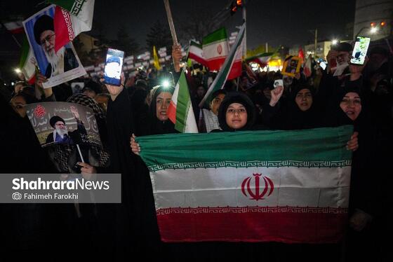 گزارش تصویری | حضور پرشور مردم مشهد در اجتماع خودجوش خونخواهی امام شهید امت ۳