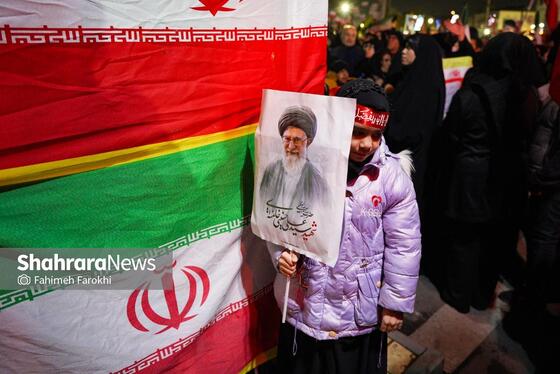 گزارش تصویری | حضور پرشور مردم مشهد در اجتماع خودجوش خونخواهی امام شهید امت ۳