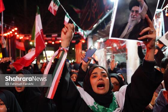 گزارش تصویری | حضور پرشور مردم مشهد در اجتماع خودجوش خونخواهی امام شهید امت ۳