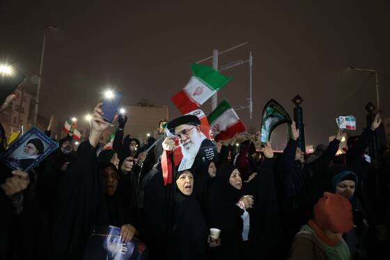 قاب‌های ماندگار مخاطبان شهرآرانیوز از خروش شبانه مردم در مشهد (۱۳ اسفند ۱۴۰۴)