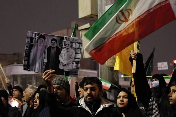 قاب‌های ماندگار مخاطبان شهرآرانیوز از خروش شبانه مردم در مشهد (۱۳ اسفند ۱۴۰۴)