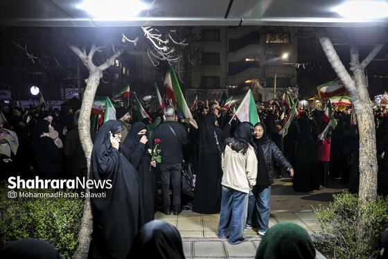 گزارش تصویری | اجتماع مردم مشهد در خونخواهی قائد امت در خیابان هاشمیه