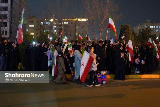 گزارش تصویری | حضور پرشور مردم مشهد در اجتماع خودجوش خونخواهی امام شهید امت در بلوار الهیه و میدان ولیعصر