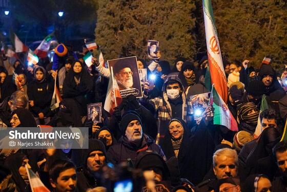 گزارش تصویری | حضور پرشور مردم مشهد در اجتماع خودجوش خونخواهی امام شهید امت در بلوار الهیه و میدان ولیعصر