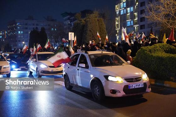 گزارش تصویری | حضور پرشور مردم مشهد در اجتماع خودجوش خونخواهی امام شهید امت در بلوار الهیه و میدان ولیعصر