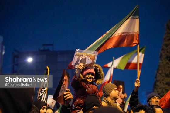 گزارش تصویری | حضور پرشور مردم مشهد در اجتماع خودجوش خونخواهی امام شهید امت در بلوار الهیه و میدان ولیعصر