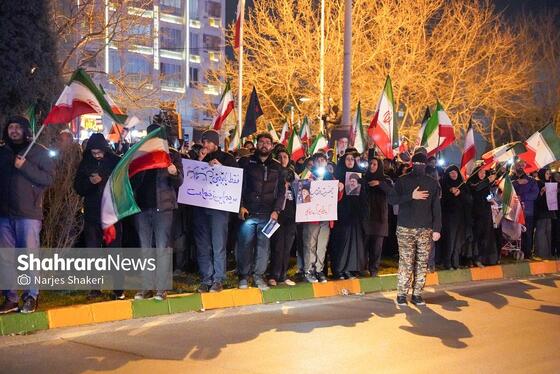 گزارش تصویری | حضور پرشور مردم مشهد در اجتماع خودجوش خونخواهی امام شهید امت در بلوار الهیه و میدان ولیعصر