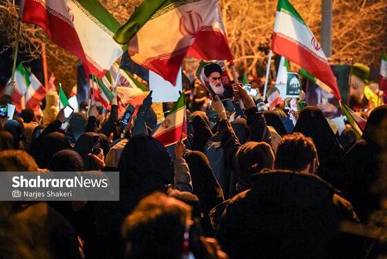گزارش تصویری | حضور پرشور مردم مشهد در اجتماع خودجوش خونخواهی امام شهید امت در بلوار الهیه و میدان ولیعصر