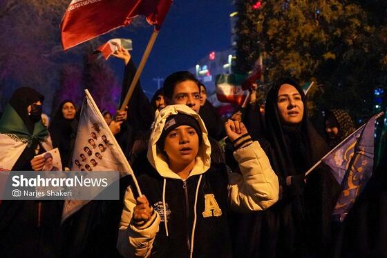 گزارش تصویری | حضور پرشور مردم مشهد در اجتماع خودجوش خونخواهی امام شهید امت در بلوار الهیه و میدان ولیعصر