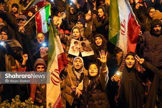 گزارش تصویری | حضور پرشور مردم مشهد در اجتماع خودجوش خونخواهی امام شهید امت در بلوار الهیه و میدان ولیعصر