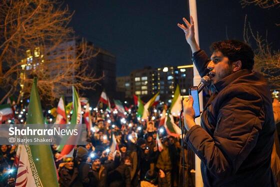 گزارش تصویری | حضور پرشور مردم مشهد در اجتماع خودجوش خونخواهی امام شهید امت در بلوار الهیه و میدان ولیعصر