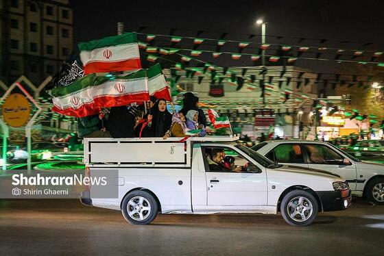 گزارش تصویری | رژه خودرویی مردم مشهد در ششمین شب از حضور پرشور در خیابان‌ها (۱)