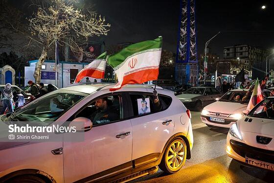 گزارش تصویری | رژه خودرویی مردم مشهد در ششمین شب از حضور پرشور در خیابان‌ها (۱)