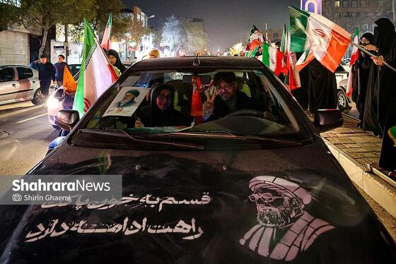 گزارش تصویری | رژه خودرویی مردم مشهد در ششمین شب از حضور پرشور در خیابان‌ها (۱)