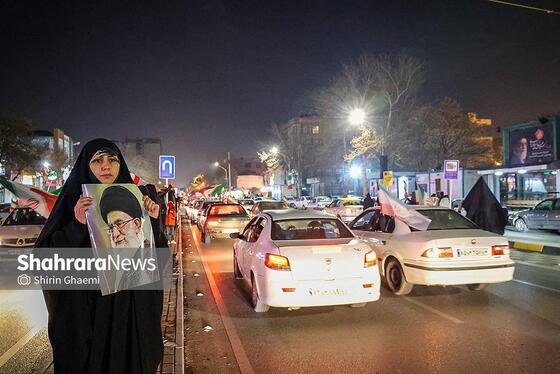 گزارش تصویری | رژه خودرویی مردم مشهد در ششمین شب از حضور پرشور در خیابان‌ها (۱)