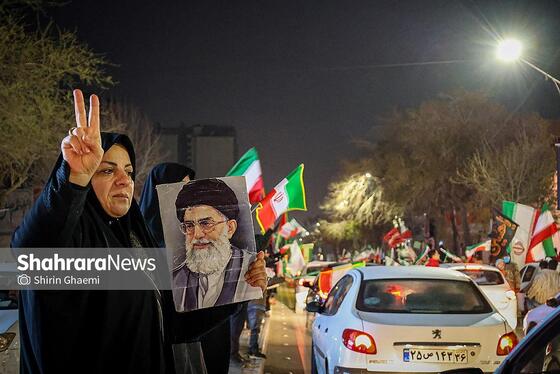 گزارش تصویری | رژه خودرویی مردم مشهد در ششمین شب از حضور پرشور در خیابان‌ها (۱)