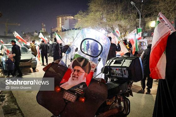 گزارش تصویری | رژه خودرویی مردم مشهد در ششمین شب از حضور پرشور در خیابان‌ها (۱)